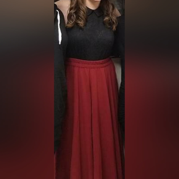 Beautiful cherry red maxi skirt - Picture 4 of 7